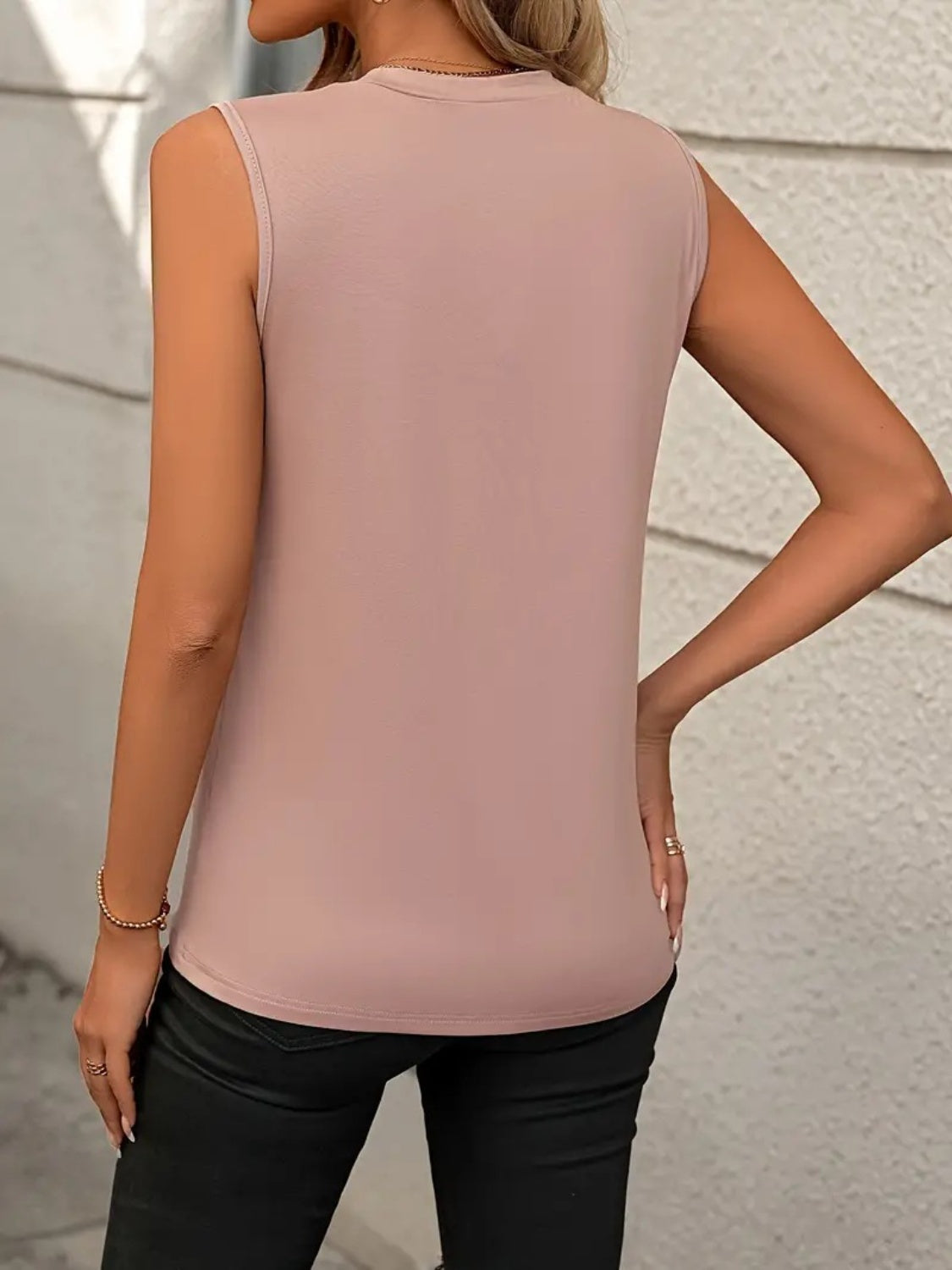 Round Neck Sleeveless Tank Trendsi